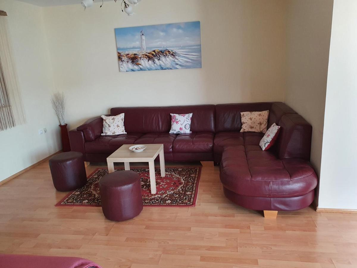Apartmani Lidija Vinišće Eksteriør bilde