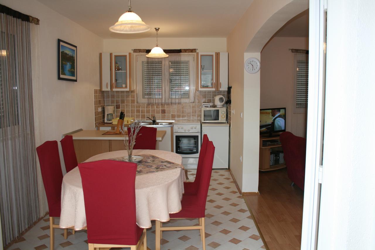 Apartmani Lidija Vinišće Eksteriør bilde