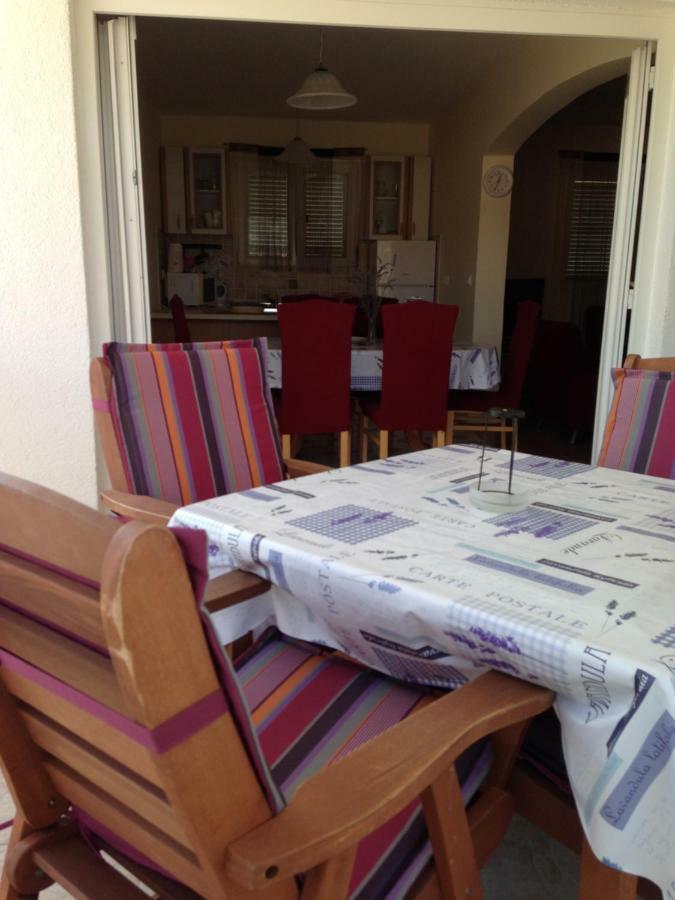 Apartmani Lidija Vinišće Eksteriør bilde